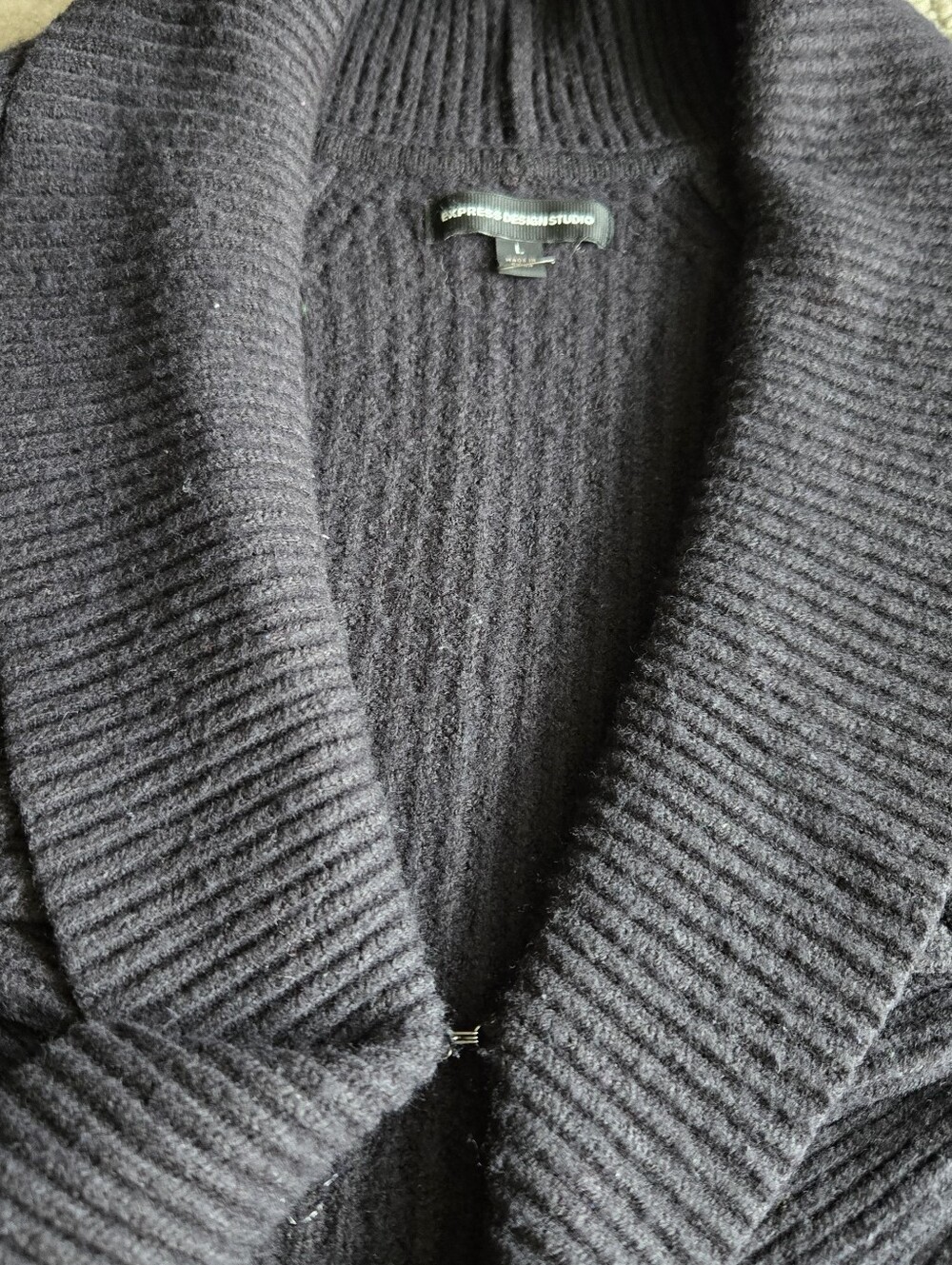 '09 Express Cardigan - Picture 5 of 6